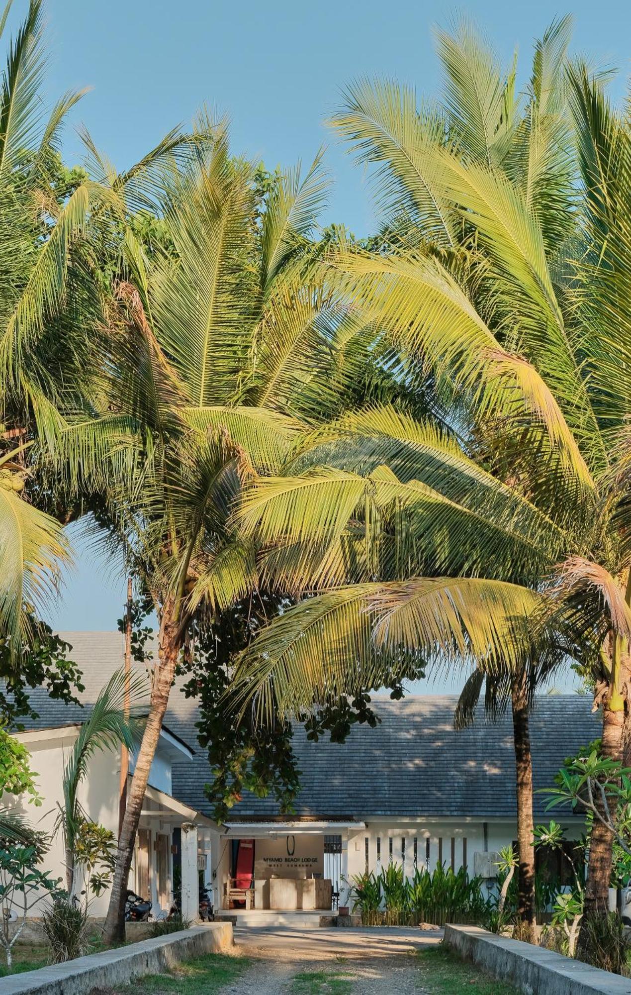 Myamo Beach Lodge Jereweh Buitenkant foto