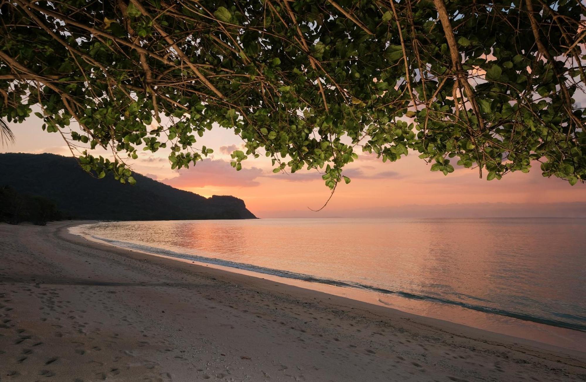 Myamo Beach Lodge Jereweh Buitenkant foto