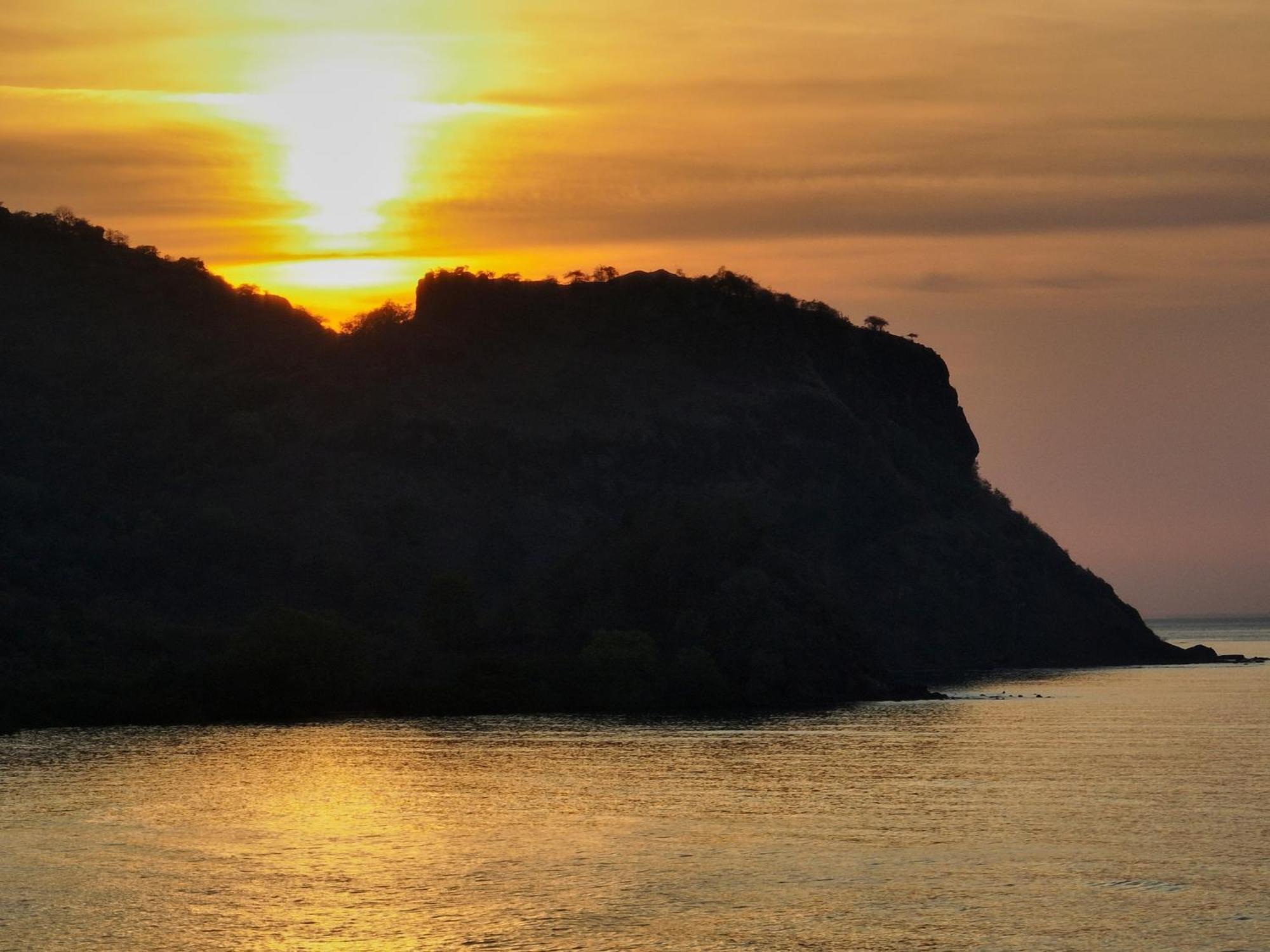 Myamo Beach Lodge Jereweh Buitenkant foto