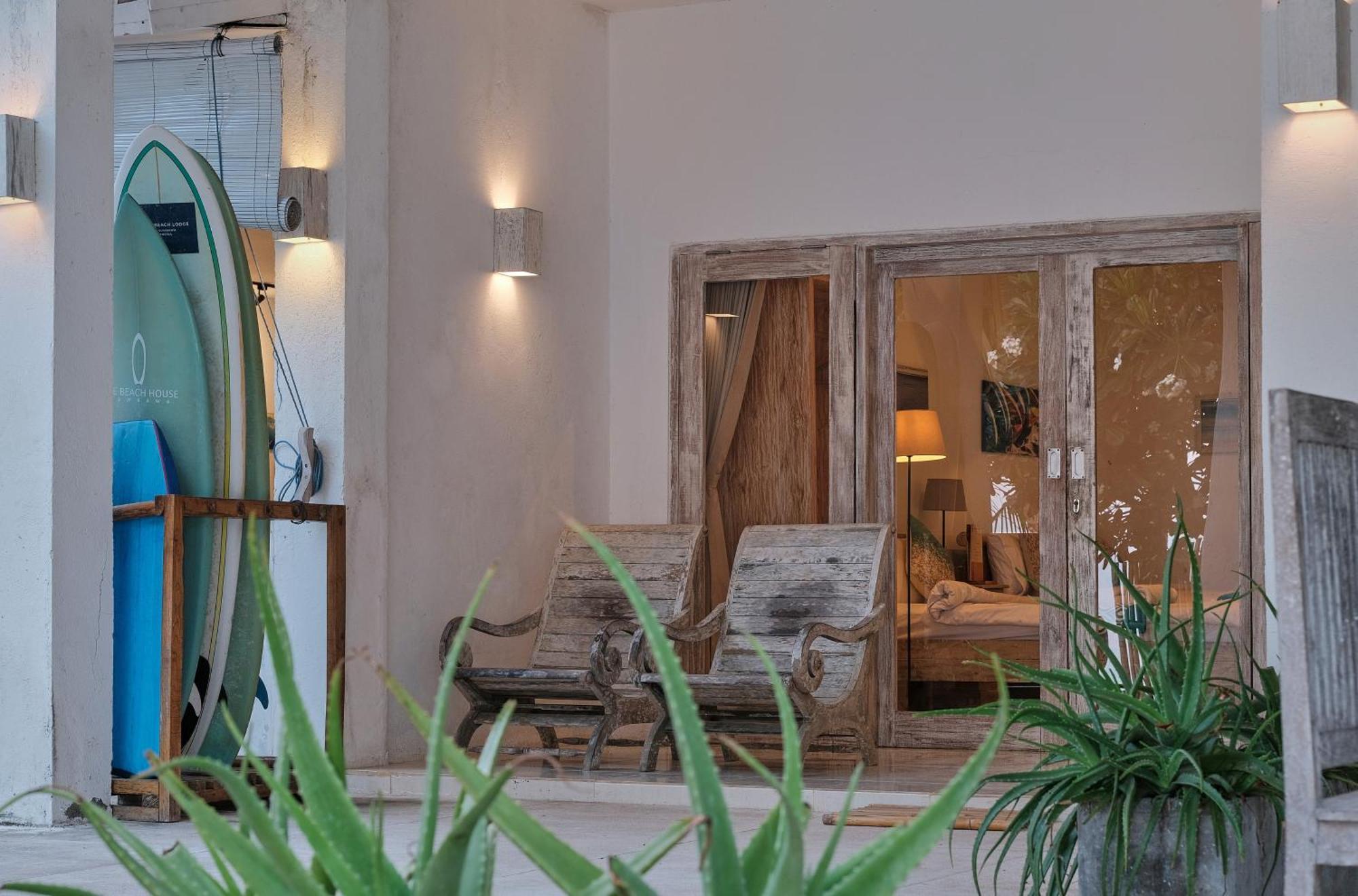 Myamo Beach Lodge Jereweh Buitenkant foto
