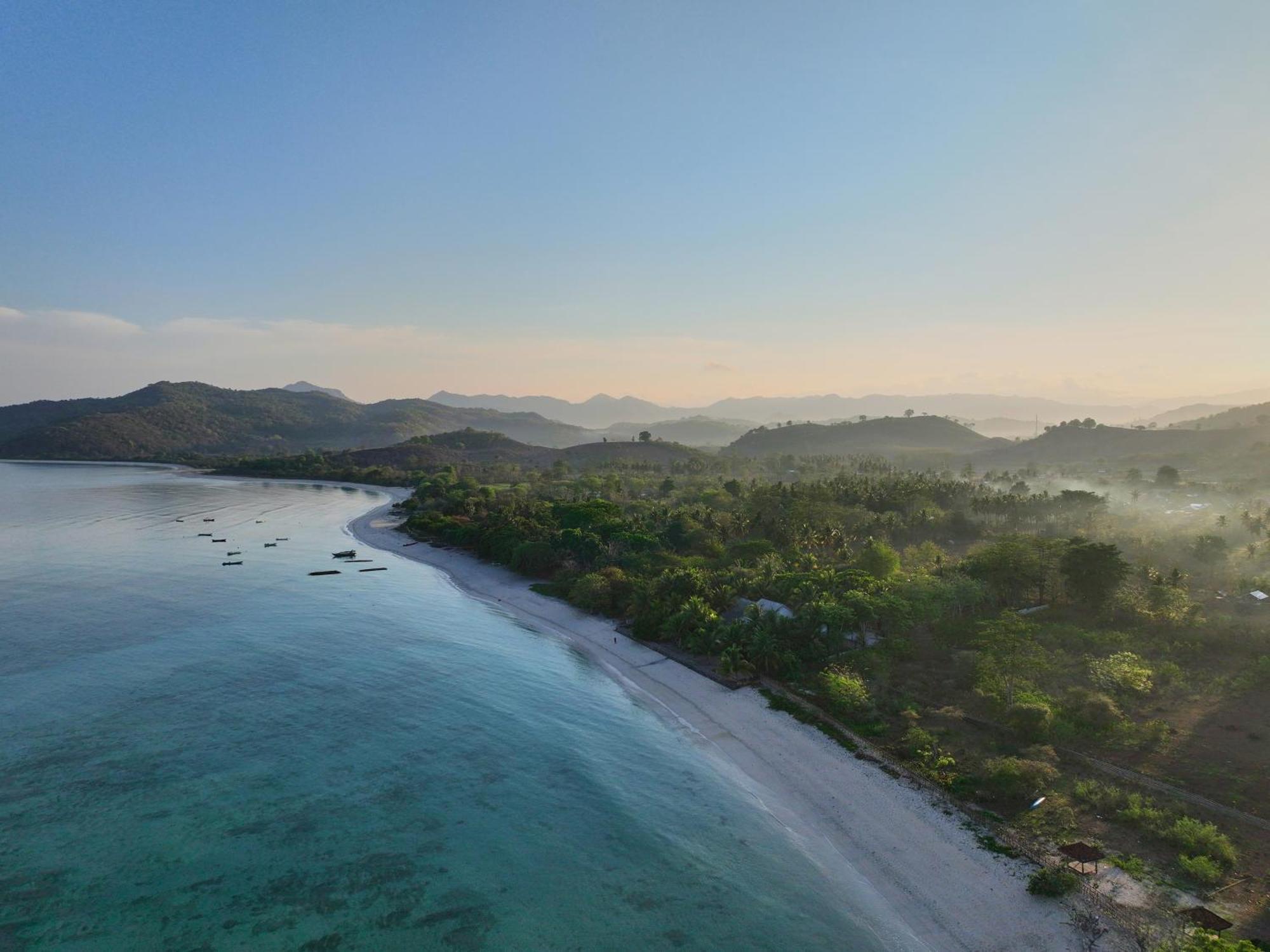Myamo Beach Lodge Jereweh Buitenkant foto