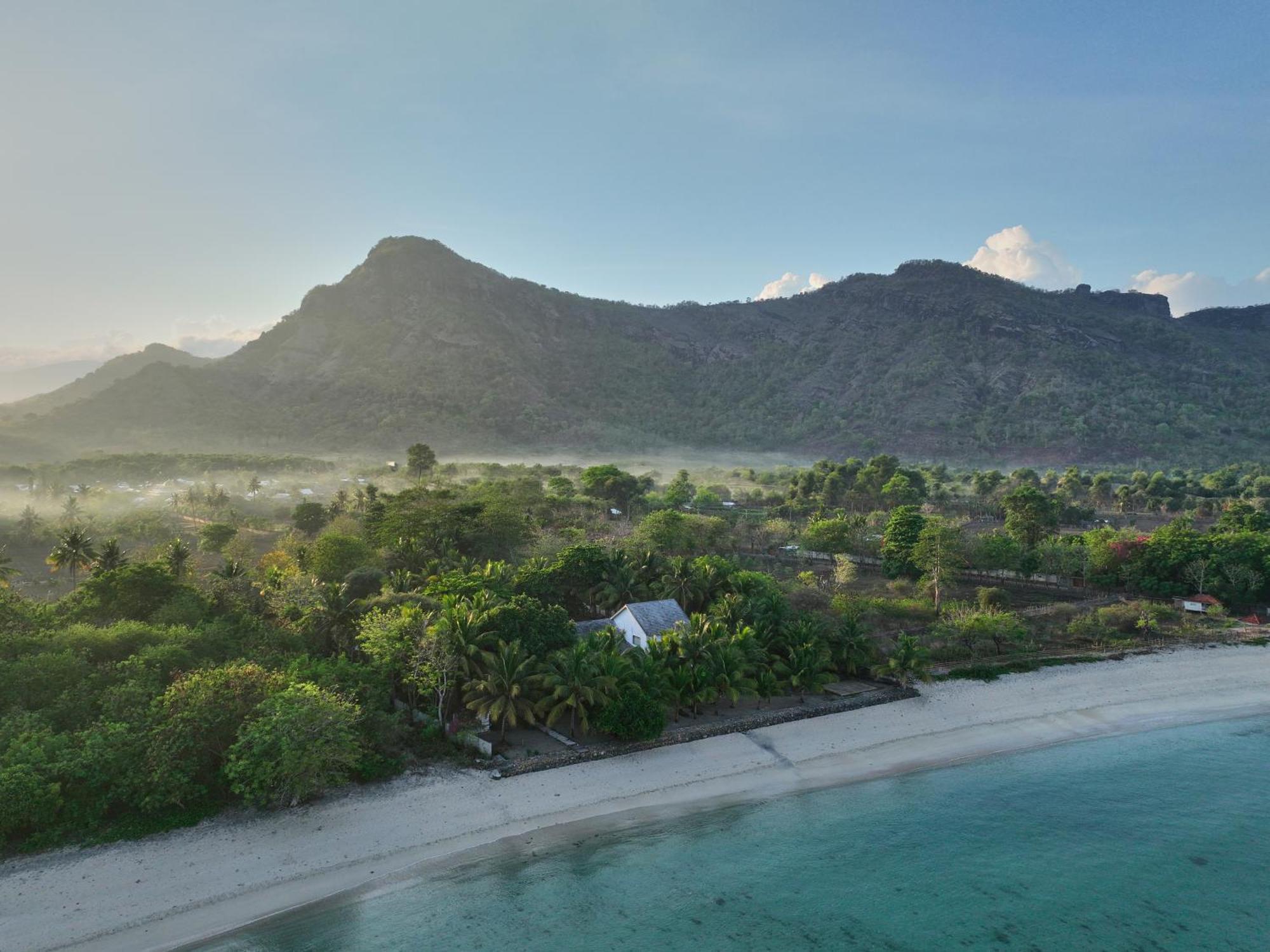 Myamo Beach Lodge Jereweh Buitenkant foto