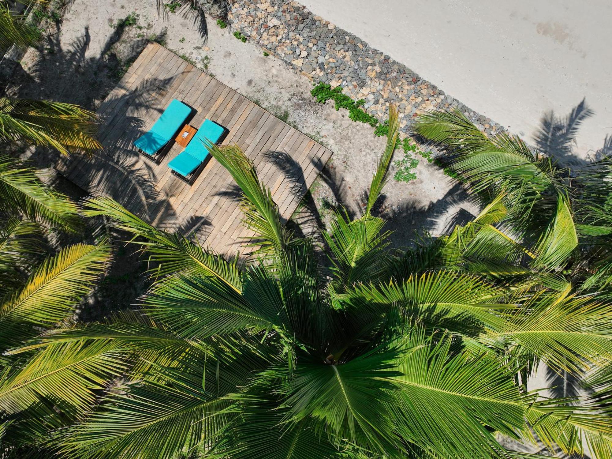Myamo Beach Lodge Jereweh Buitenkant foto