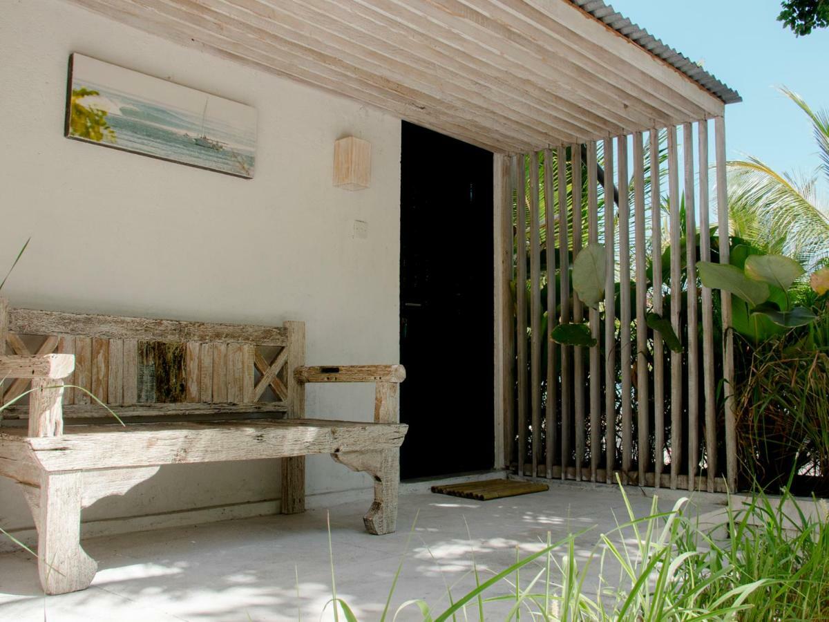 Myamo Beach Lodge Jereweh Buitenkant foto